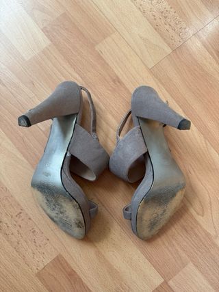 Tacones Adolfo Dominguez Beige/Gris.