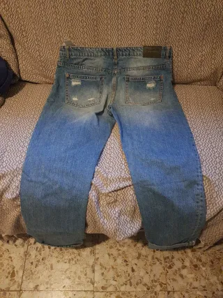 Pantalón vaquero Pull&Bear desgastado