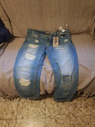 Pantalón vaquero Pull&Bear desgastado