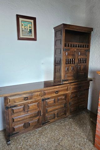 Mueble de comedor antiguo de madera maciza