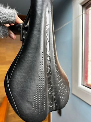 Sillín de bicicleta negro