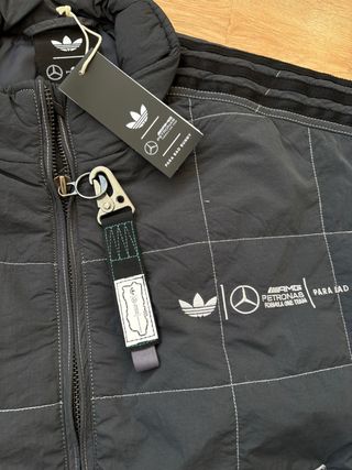 Chaqueta Adidas x Bad Bunny x Mercedes-AMG F1