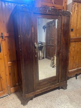 Armario antiguo madera con puerta de cristal