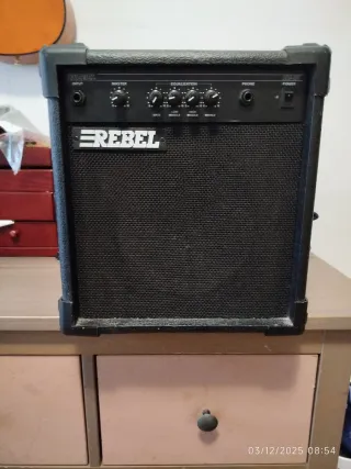 Amplificador Rebel Negro