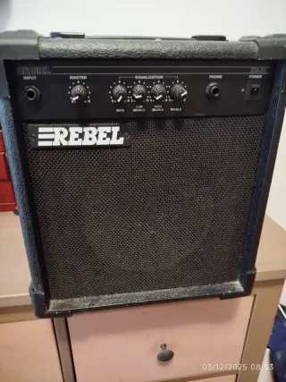 Amplificador Rebel Negro