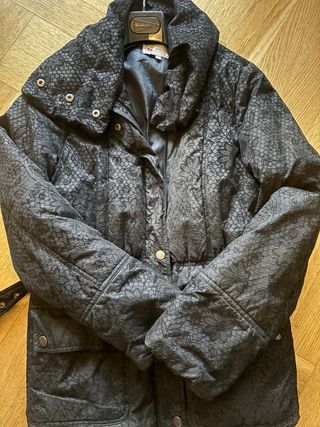 Chaquetón negro estampado