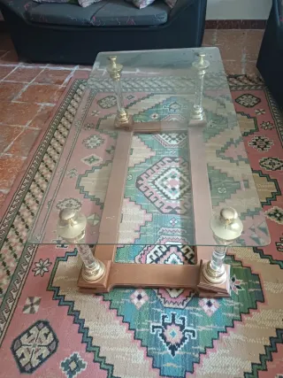 Mesa de salón cristal y metal dorado
