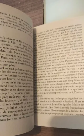 Novela francesa Les lettres d'Esther de Cécile Piv