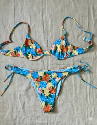 Bikini Pull&Bear flores