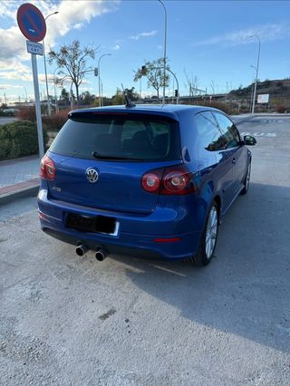 Volkswagen Golf V R32