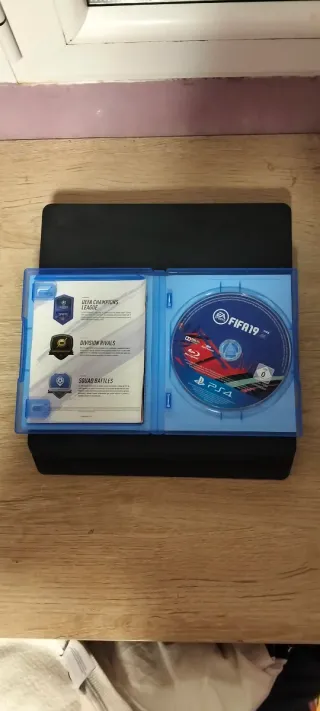 PS4 Slim 1TB + 4 Juegos + 2 Mandos