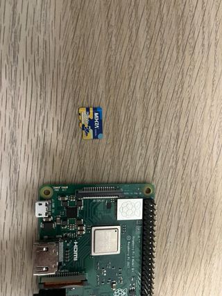 Raspberry Pi 3 Model B+ 1GB RAM + SDHC 32GB