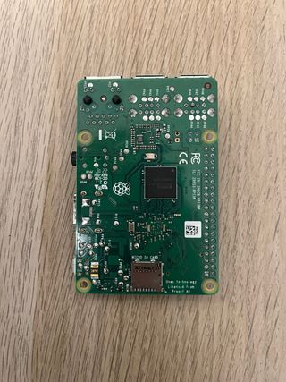 Raspberry Pi 3 Model B+ 1GB RAM + SDHC 32GB