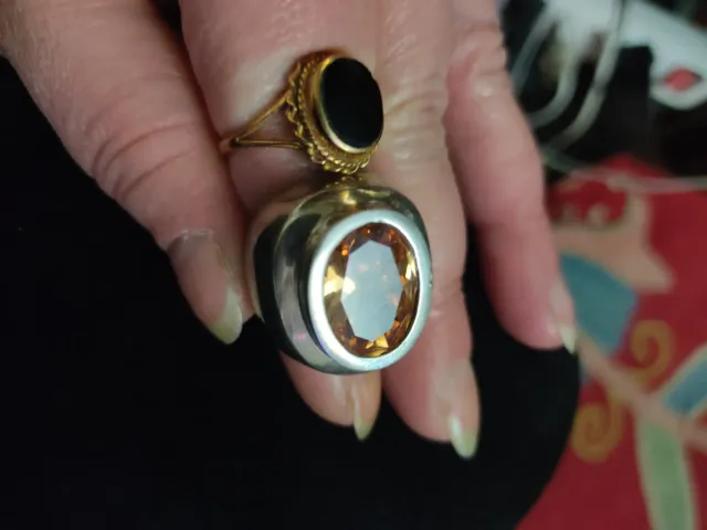 Lote de 2 Anéis: Um Preto e Outro Dourado