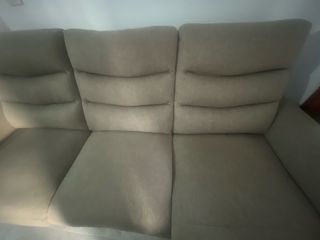 Sofá reclinable con cheslong beige