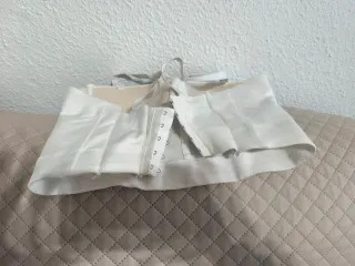 Corsé Top Blanco con Pedrería Plateada