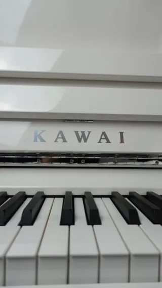 Piano Kawai K-200 WH/P-SL [Como Nuevo]