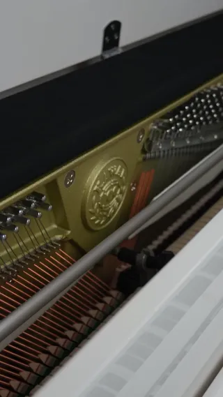 Piano Kawai K-200 WH/P-SL [Como Nuevo]