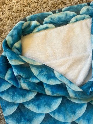 Manta polar de sirena azul