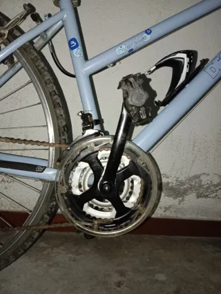 Bicicleta de paseo azul