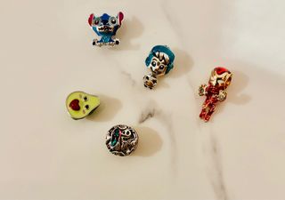 preguntar precio por charms o por lote