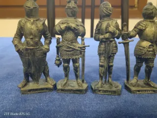 6 Soldatini Medievali Plastica cm 10 Vintage