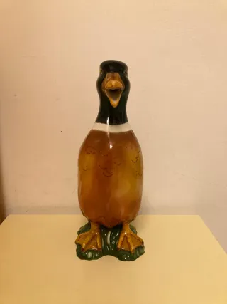 Brocca in ceramica a forma di anatra