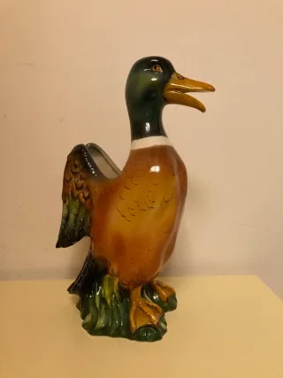 Brocca in ceramica a forma di anatra