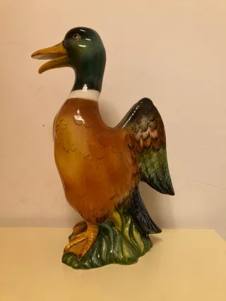Brocca in ceramica a forma di anatra
