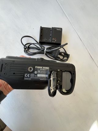Cámara Canon EOS 5D + Batería y Cargador