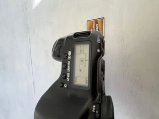 Cámara Canon EOS 5D + Batería y Cargador