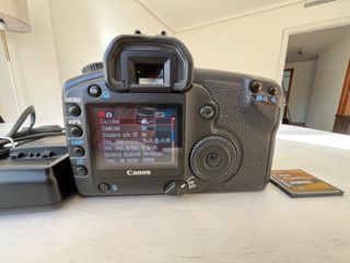 Cámara Canon EOS 5D + Batería y Cargador