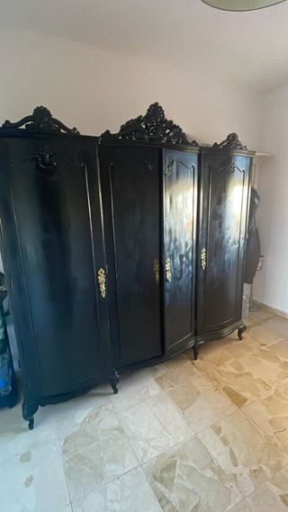 Armario antiguo madera negro