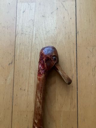Bastón de madera tallado con cabeza de pato