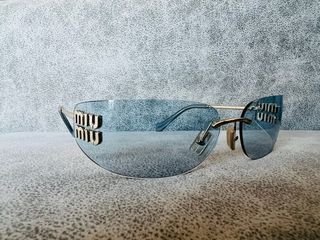 NUEVAS y ORIGINALES Gafas de sol Miu Miu logo