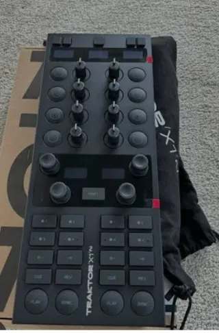 Controlador DJ Traktor X1 MK3 Nuevo