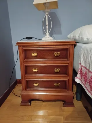 Cómoda, espejo y 2 mesitas de noche