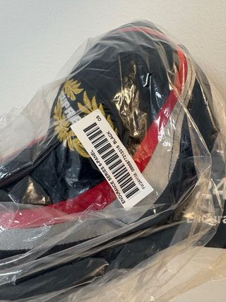 Gorra Supreme RACE Negra Roja