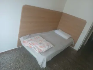 Se alquila habitación