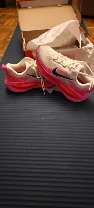 Nike Vomero 18 unisex talla 40'5