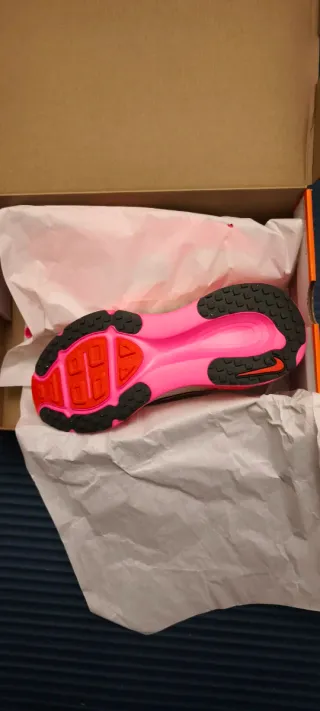 Nike Vomero 18 unisex talla 40'5