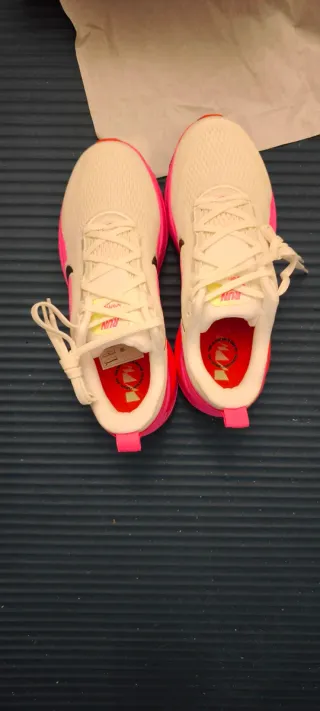 Nike Vomero 18 unisex talla 40'5