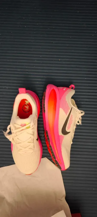 Nike Vomero 18 unisex talla 40'5