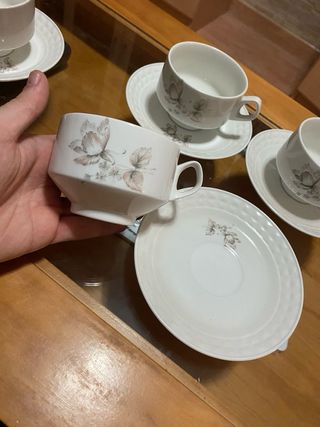 Juego de 4 tazas con platillo