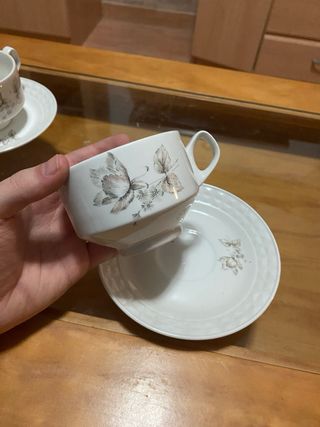 Juego de 4 tazas con platillo