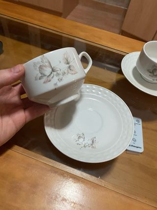 Juego de 4 tazas con platillo