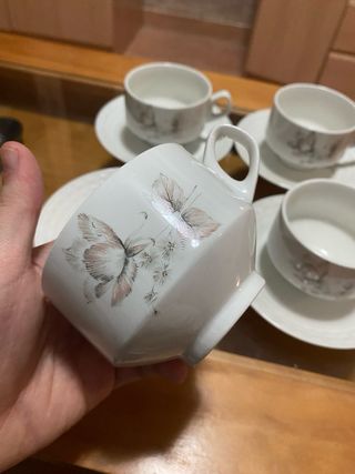 Juego de 4 tazas con platillo
