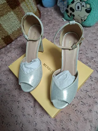 Tacones plateados talla 40