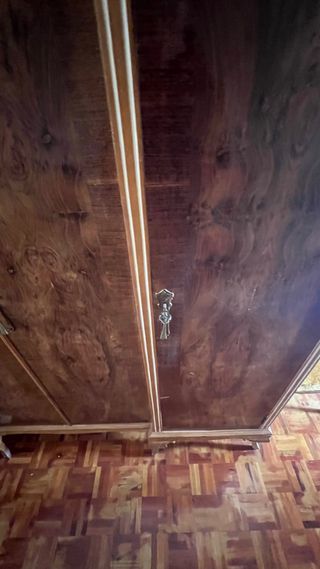 Armario antiguo de madera