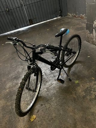 Bicicleta de montaña negra